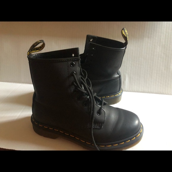 Women’s pre-loved - Dr. Martens - 1460 Greasy Leather lace-up boots. Size 6 - Picture 3 of 16